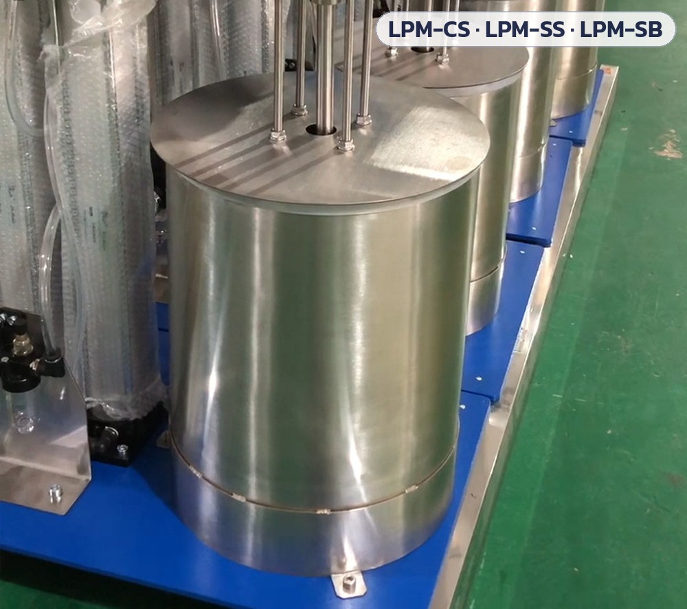 เครื่องกวนลมยกขึ้น-ลง 30–150 ลิตร LPM-CS / LPM-SS / LPM-SB – ภาพถ่ายถังสแตนเลสพร้อมฝาปิด เพลากวนและก้านผ่านฝาถัง
