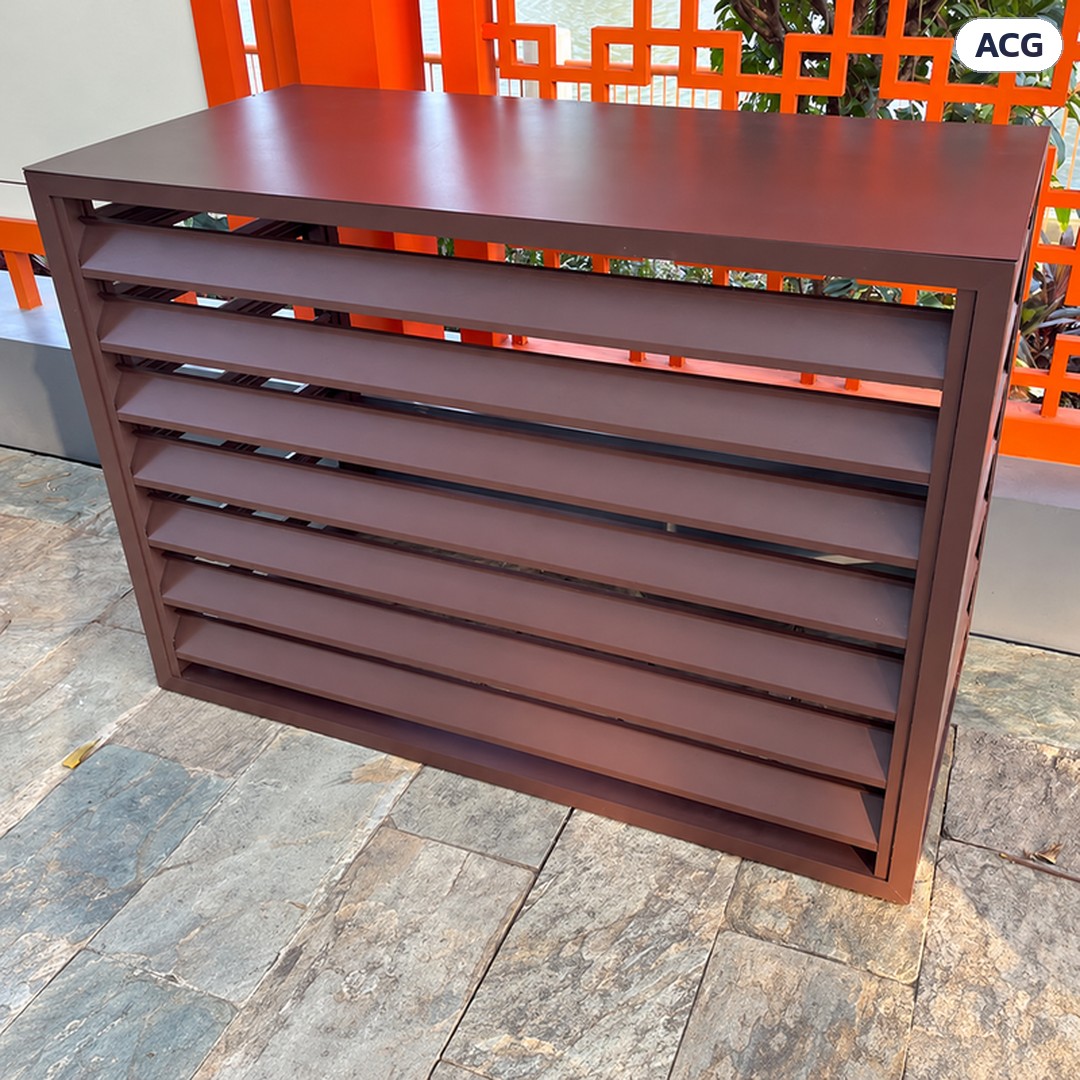 ที่ครอบคอยล์ร้อนแอร์ ระแนงบานเกล็ด ACG – ภาพจริงที่ครอบคอยล์ร้อน อลูมิเนียม สีน้ำตาลกาแฟ แบบ 4 ด้าน + ฝาบน ใบระแนงแบนเรียบ ด้านหลังเปิดชิดผนัง