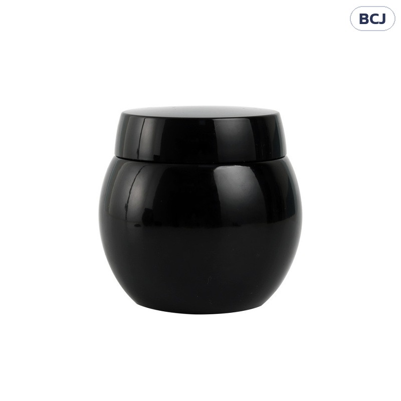 กระปุกครีมแก้วดำเงา ทรงท้องกลม BCJ 50 / 100 กรัม – กระปุกครีมแก้วดำเงา ทรงท้องกลม ฝาเกลียวสีดำ บนพื้นขาว