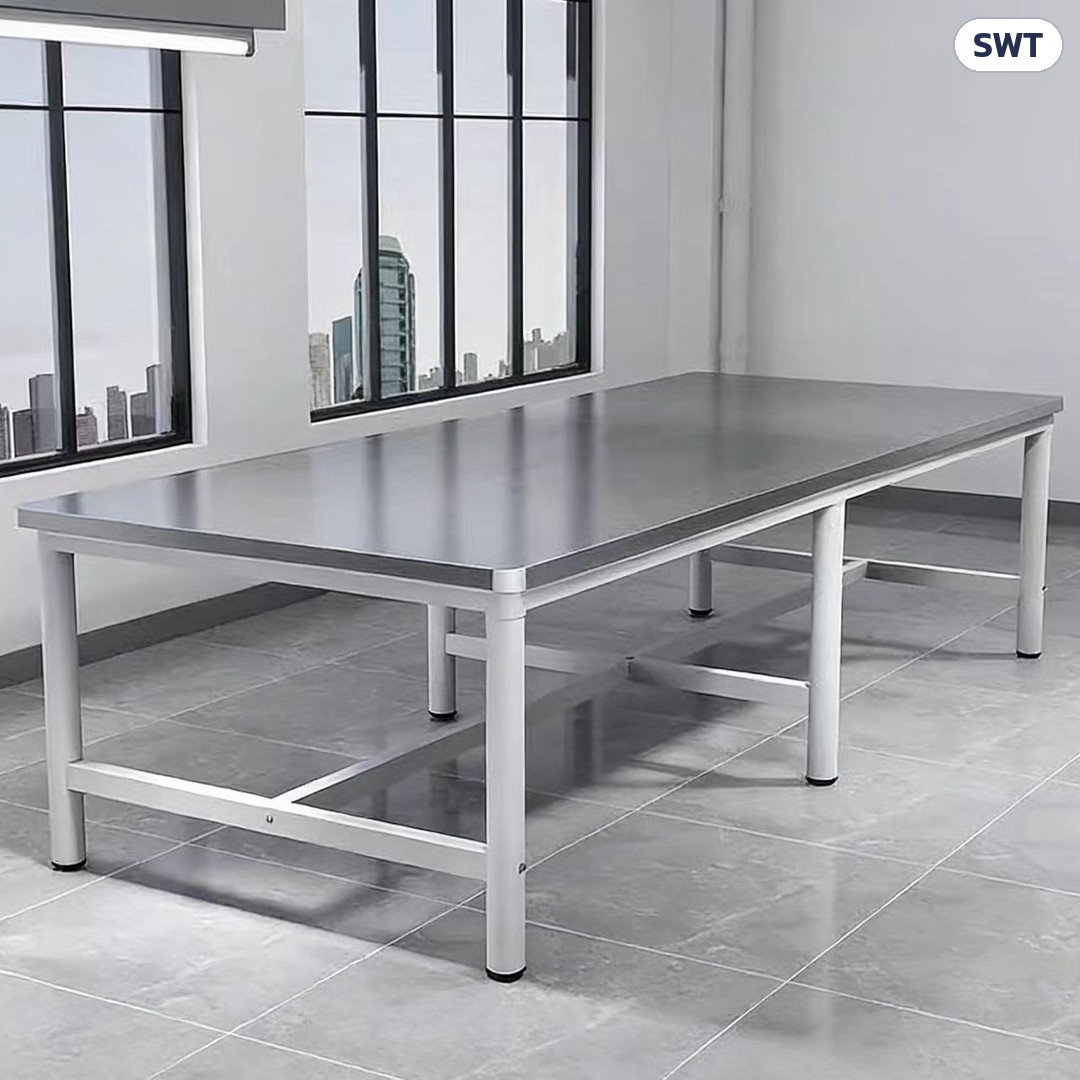 โต๊ะท็อปสแตนเลส SWT โครงสีขาว/ดำ ชั้นเดียว / 2 ชั้น – ภาพโต๊ะท็อปสแตนเลส โครงเหล็กพ่นสีขาว แบบชั้นเดียว ใต้โต๊ะโล่ง มีคานเชื่อมขา