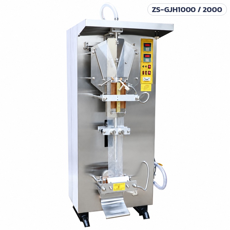 เครื่องบรรจุของเหลวลงถุง แนวตั้ง ซีลหลัง ZS-GJH1000 / ZS-GJH2000 – ตัวเครื่องด้านหน้า แผงควบคุมสีเหลืองมุมขวาบน กรวยขึ้นรูปถุง โซนซีลสีน้ำตาล ถาดรับถุงเอียง และท่อใสข้างตัวเครื่อง