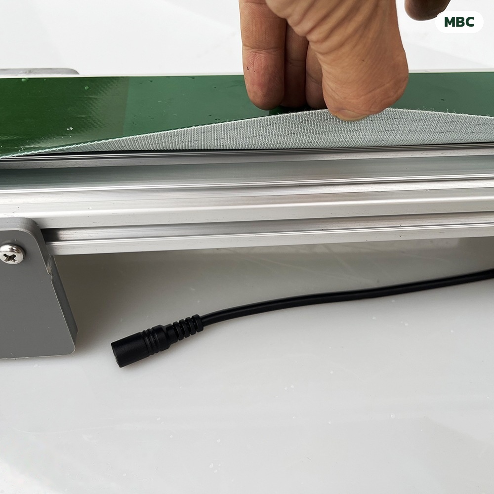 สายพานลำเลียงจิ๋ว ตั้งโต๊ะ มอเตอร์ DC 12V ปรับความเร็วได้ สายพาน PVC โครงอะลูมิเนียม (เลือกขนาดได้ 5 แบบ) - Image 9